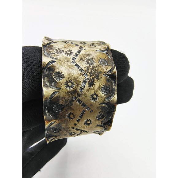 Napkin Ring Large Hand Tooled Metal Vintage Estate Artisan Scalloped Edge - Picture 7 of 10